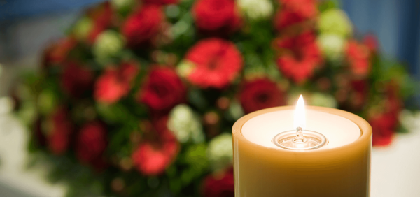 Две гвоздики и свеча