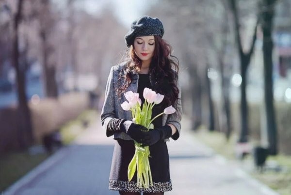 Фотосессия с цветами на улице