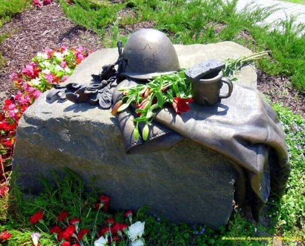 Мемориал Солдатская каска Оренбург