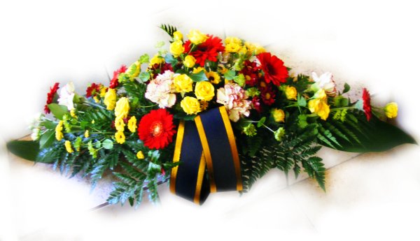 Цветы с траурной лентой