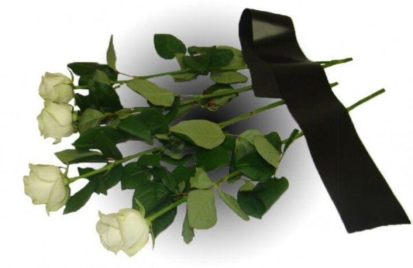 Розы с траурной лентой