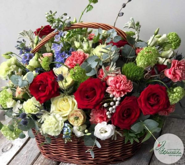 Корзинка с розами