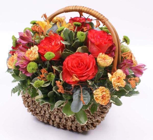 Огромная корзина цветов