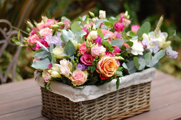 Цветы в корзинке