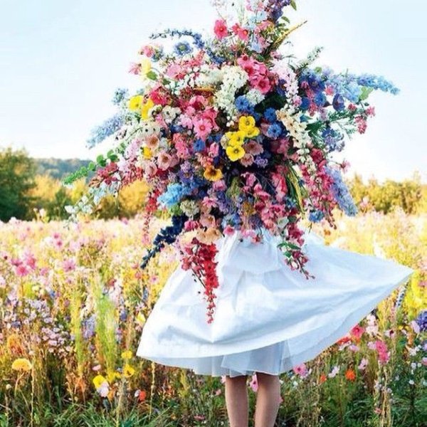 Девушка с пионом