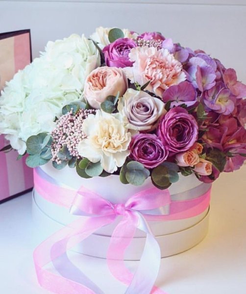 Красивые цветы в коробке