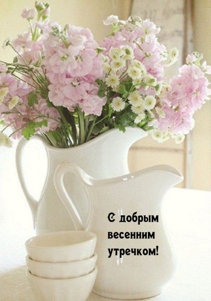 Нежные цветы в вазе