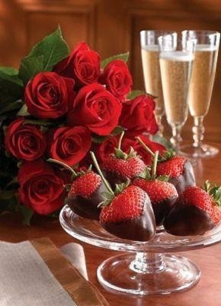 Шампанское с клубникой