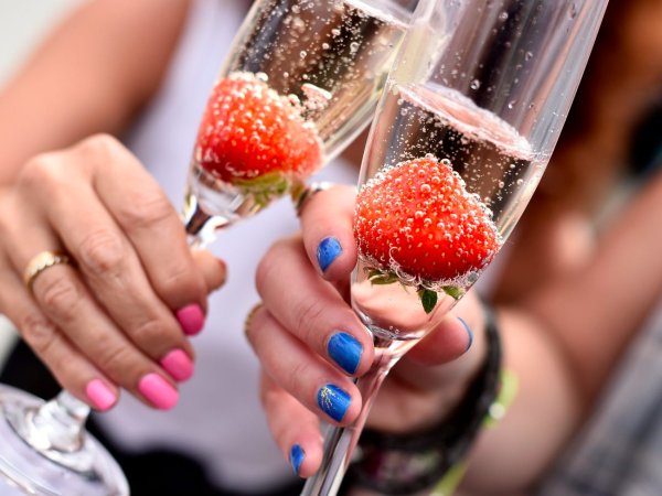 Цветы и шампанское