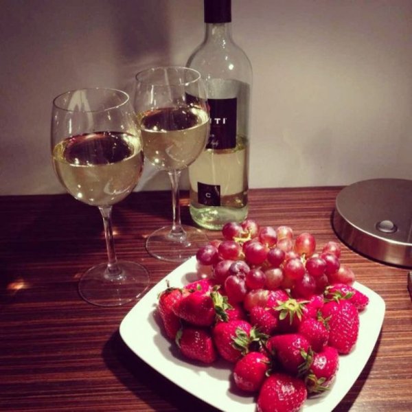 Шампанское с клубникой