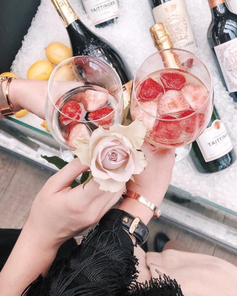 Клубника с шампанским