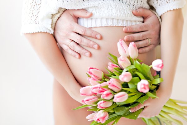 Фотосессия беременной в саду