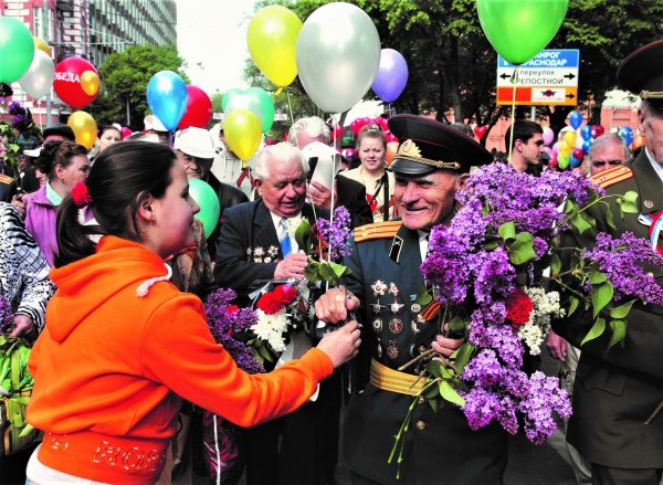Ветераны с детьми красная площадь