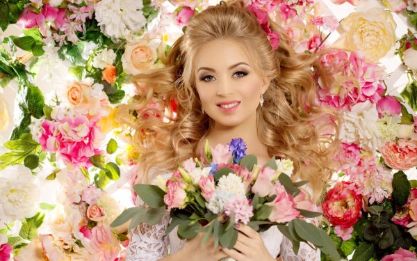 Женщина с цветами