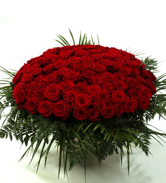 Открытка с большим букетом роз