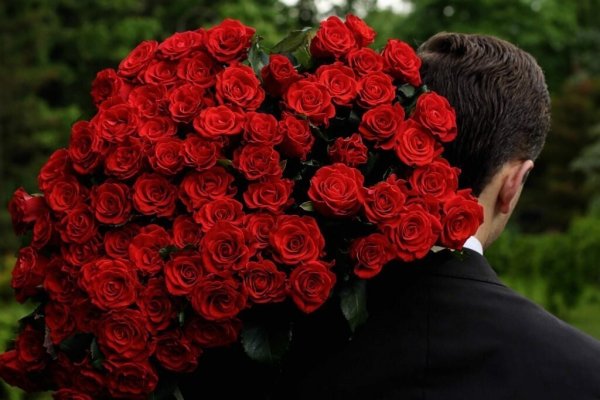 Мужчина с цветами