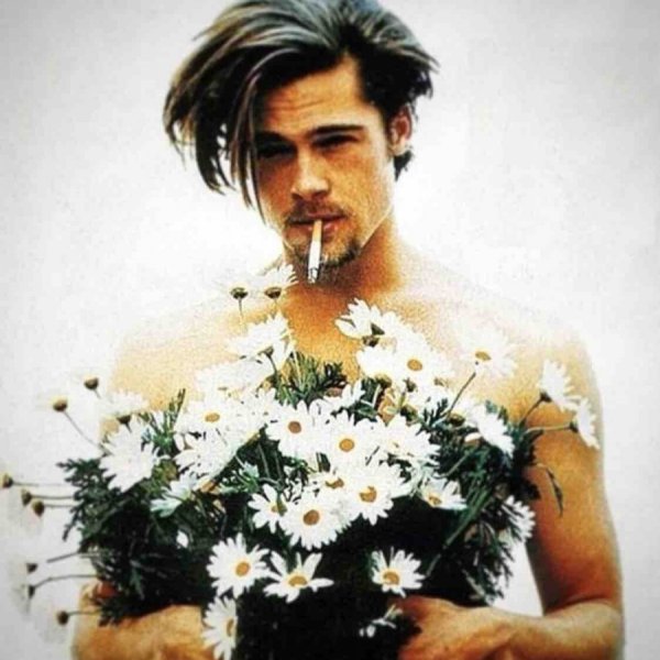 Брэд Питт с цветами