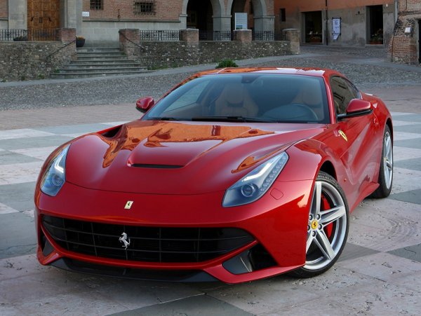 Ferrari f12 Berlinetta красная