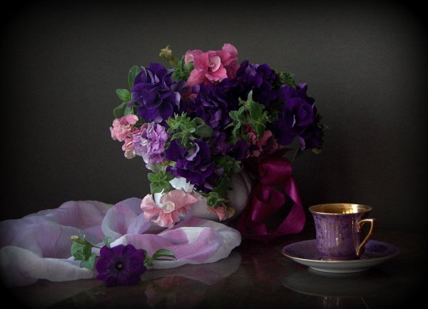 Натюрморт в сиреневых тонах