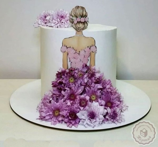 Торт с нарисованной девушкой