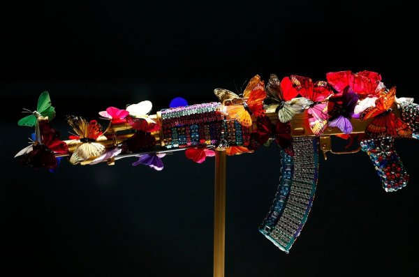 Эллисон Краузе цветы лучше пуль