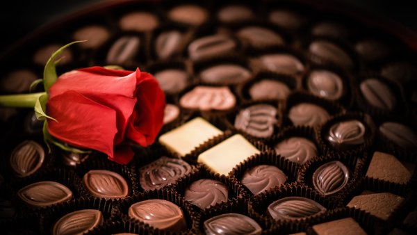 Шикарные букеты цветы и конфеты