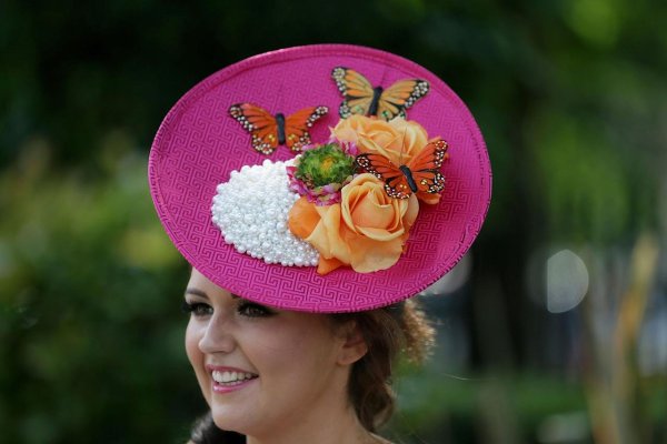 Самые нелепые шляпы королевы Англии | Glamiss | Дзен