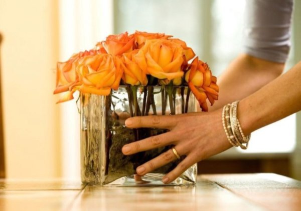 Срезанные цветы в вазе