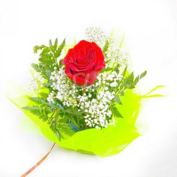 Маленький букетик цветов для девочки