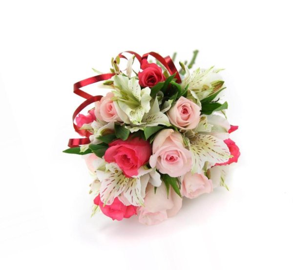 Необычный букет цветов на белом фоне