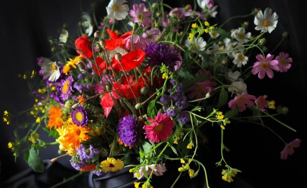 Букет из Лютиков и Васильков