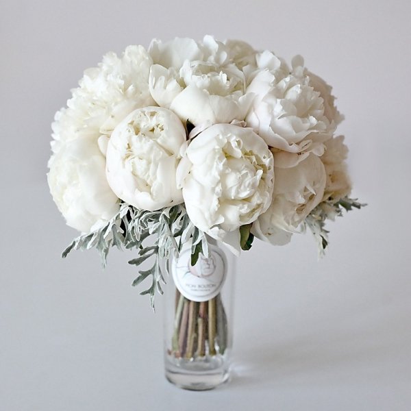 Букет белые пионы