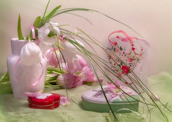 Девушки в постельгных тонах