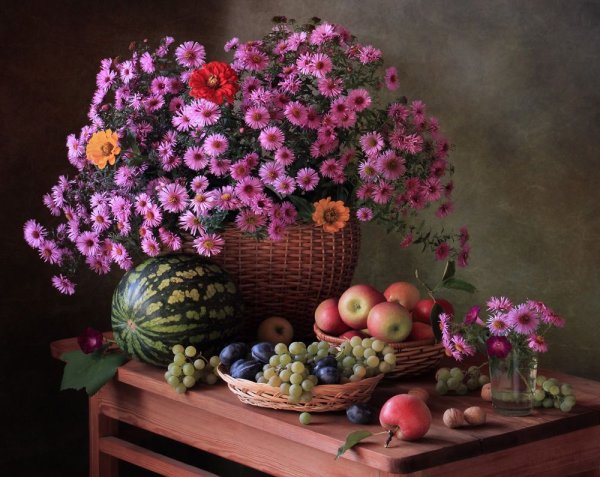 Ваза с фруктами