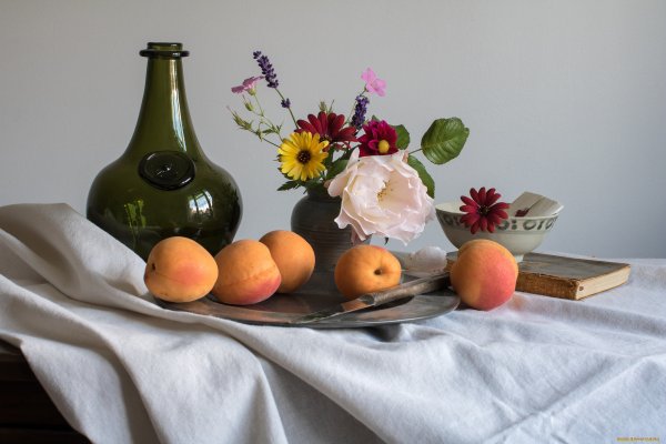 Натюрморт цветы и фрукты