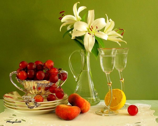 Натюрморт цветы и фрукты