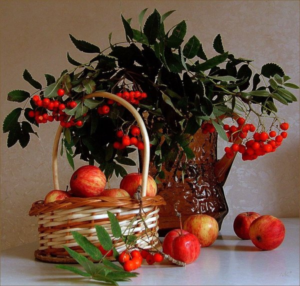 Цветочно-фруктовый натюрморт