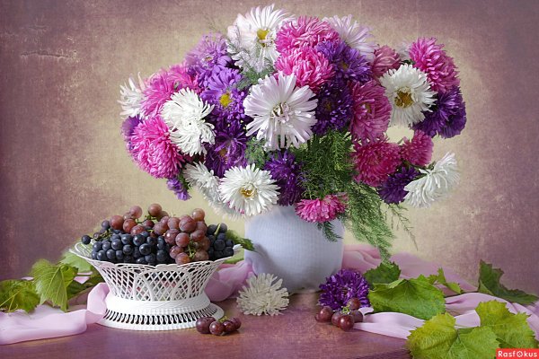 Натюрморт цветы и фрукты