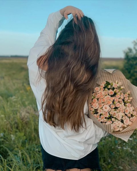 Обычная девушка со спины