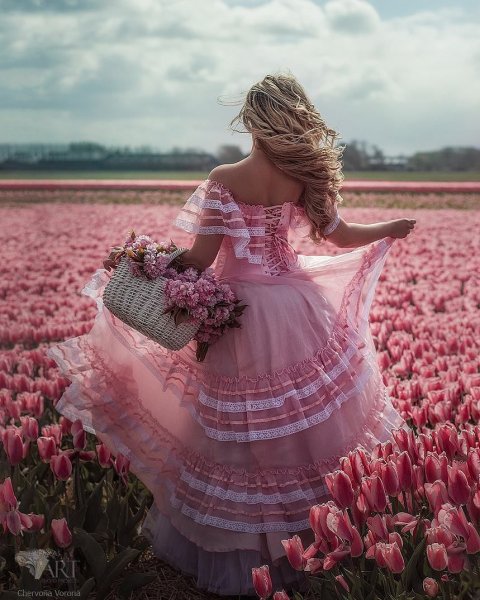 Двушка в розовом платье