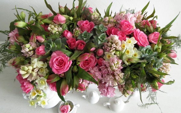 Мерцающие красные розы