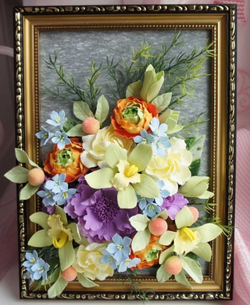 Панно из искусственных цветов