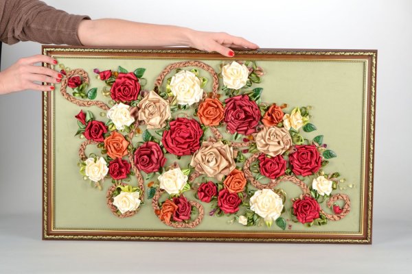 Панно из атласных лент