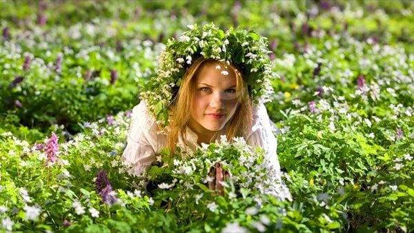 Левушка в венке из трав
