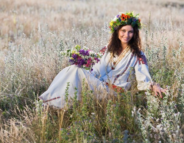 Славянские девушки в венках