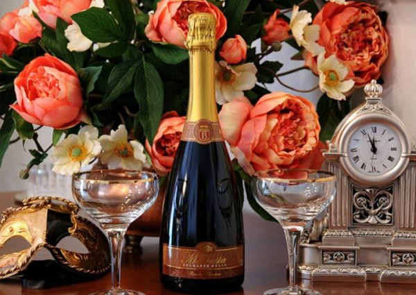 Торт и шампанское