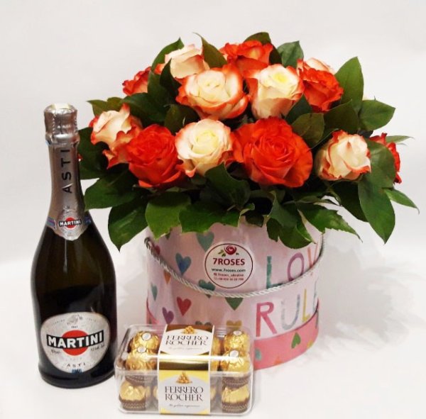 Букеты цветов и шампанского