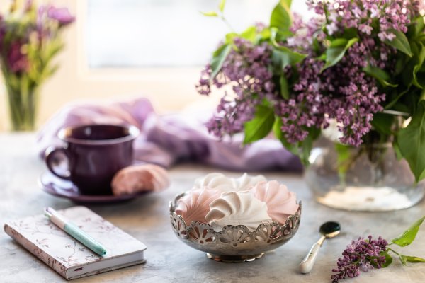 Сирень и сладости