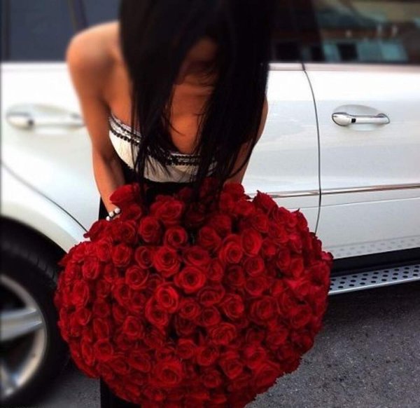 Роза в волосах