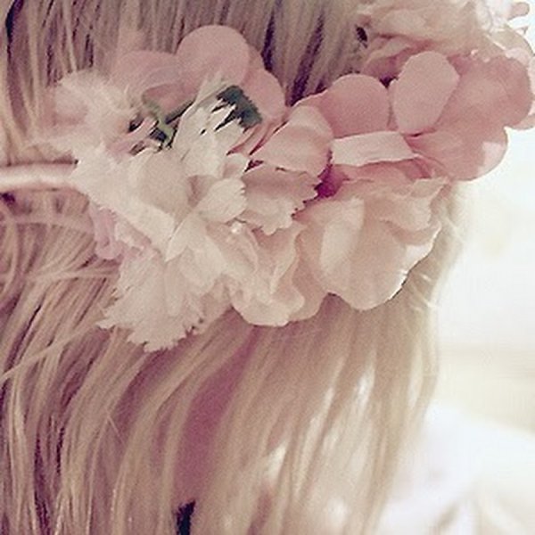 Блондинки с цветами с лицами